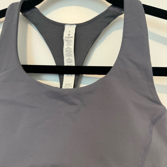 BNWOT Lululemon Sports Bra - size 4 - Picture 4 of 7